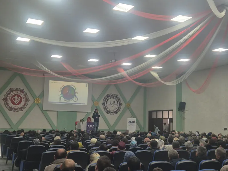 Bucak'ta kamu çalışanlarına afet farkındalık eğitimi verildi