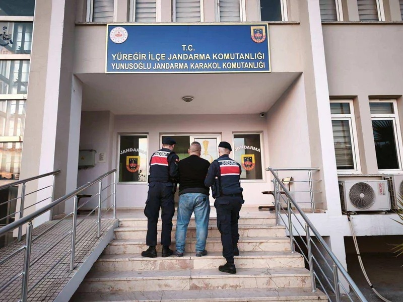 Adana'da 12 yıl kesinleşmiş hapis cezası bulunan hükümlü yakalandı