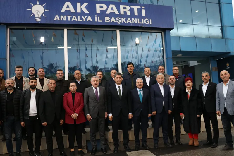 Gençlik ve Spor Bakanı Bak, AK Parti Antalya İl Başkanlığını ziyaret etti