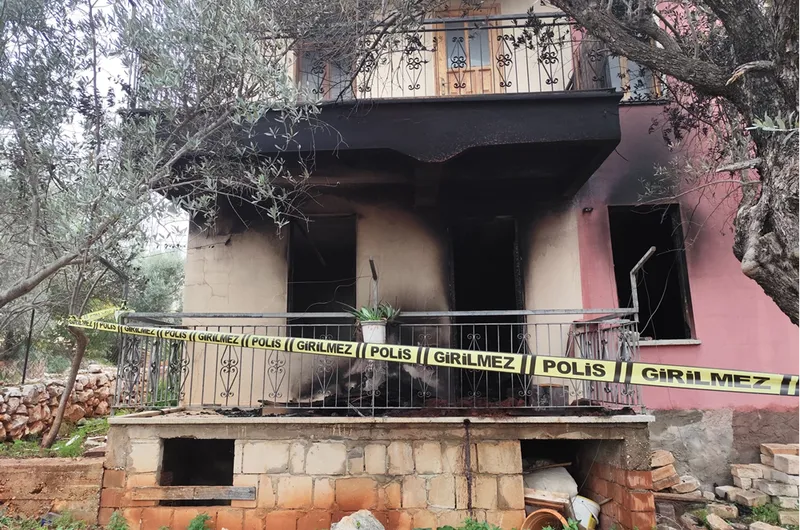 Antalya'da evde çıkan yangında 1 kişi yaşamını yitirdi