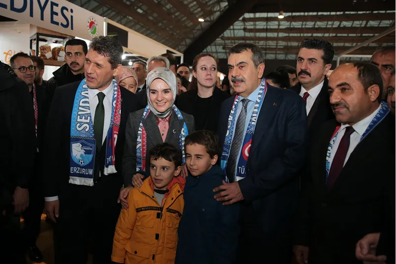 Bakanlar Tekin ve Göktaş, Antalya'da "Erzurum Tanıtım Günleri"nin açılışına katıldı 