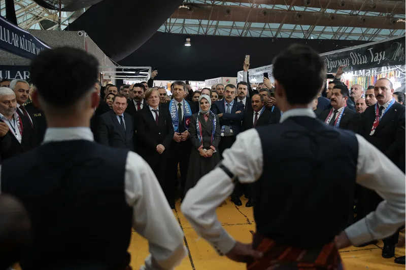 Bakanlar Tekin ve Göktaş, Antalya'da "Erzurum Tanıtım Günleri"nin açılışına katıldı 