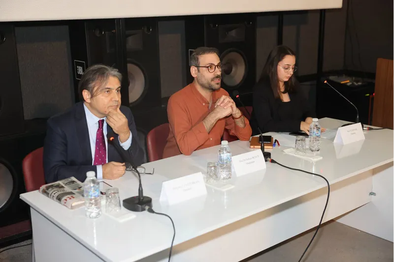 Adana'da "Gazetecilik Mesleğinin Dijital Yolculuğu" paneli düzenlendi