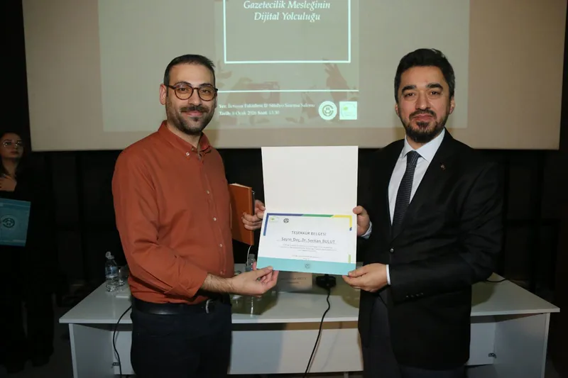 Adana'da "Gazetecilik Mesleğinin Dijital Yolculuğu" paneli düzenlendi