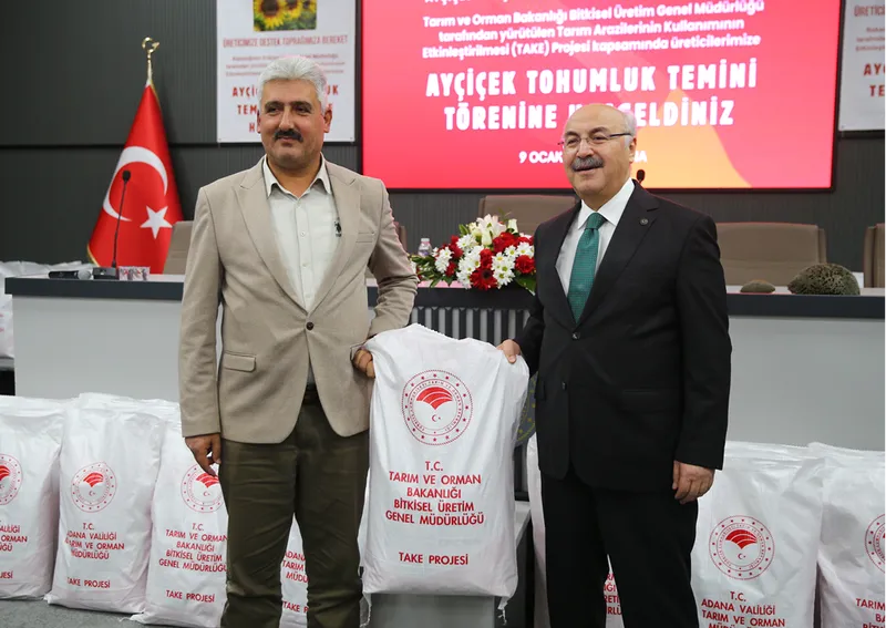 Adana'da 2 bin 968 çiftçiye yağlık ayçiçeği tohumu dağıtıldı