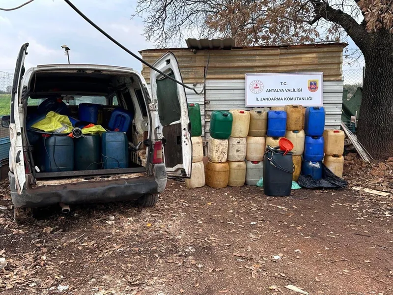 Antalya'da 2 bin 350 litre kaçak akaryakıt ele geçirildi