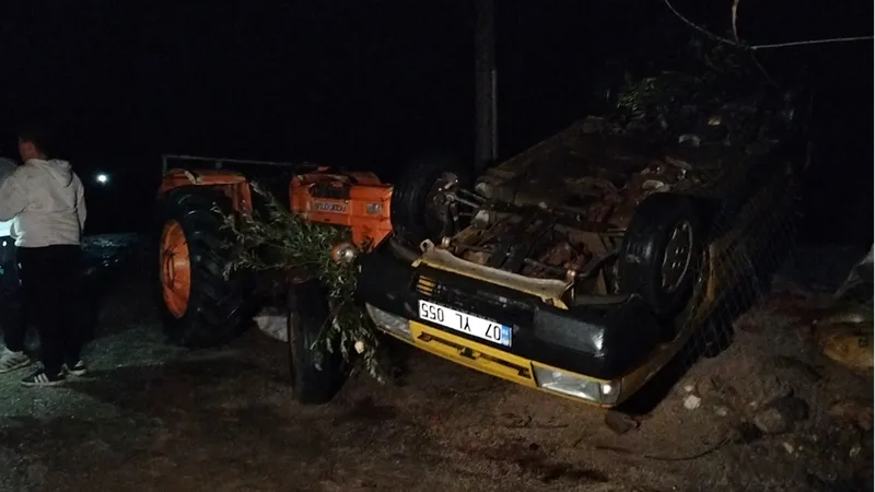 Antalya'da etkili olan hortum bazı ev ve seralara zarar verdi