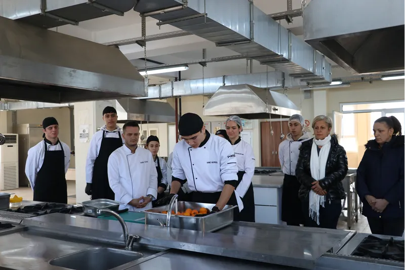 Hatay'da üreticiler mandalinaya katma değer kazandırmak için uygulamalı eğitim alıyor