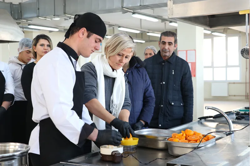 Hatay'da üreticiler mandalinaya katma değer kazandırmak için uygulamalı eğitim alıyor