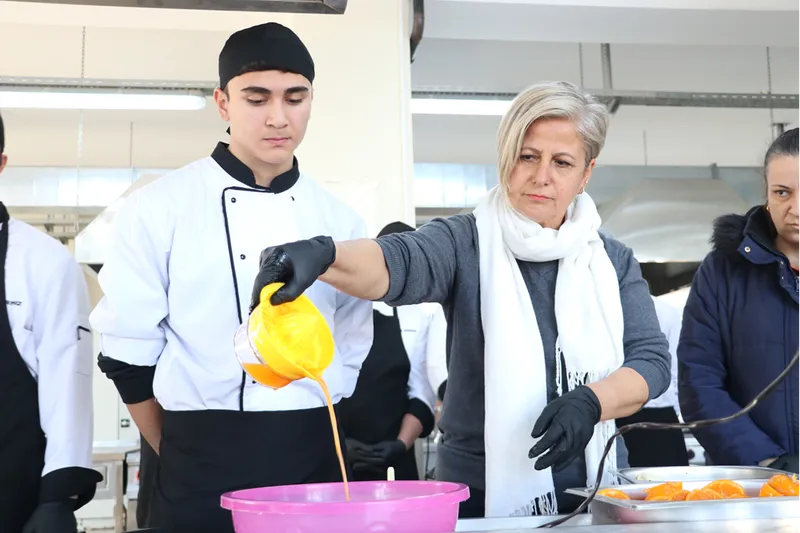 Hatay'da üreticiler mandalinaya katma değer kazandırmak için uygulamalı eğitim alıyor
